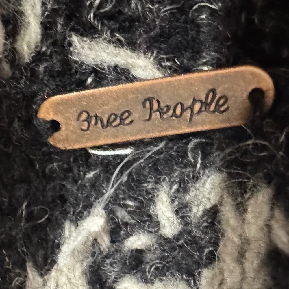 Free People- RARE‎ - Hidden SnowflakeInside Out Cardigan Size XS Oversized Fit